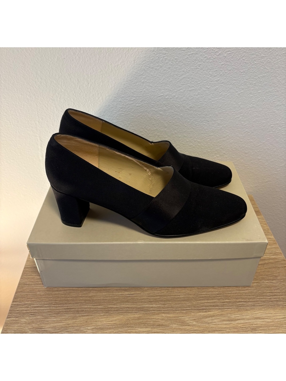 Adrienne Vittadini Black Pumps Size 8B Vintage Made in Italy Original Box